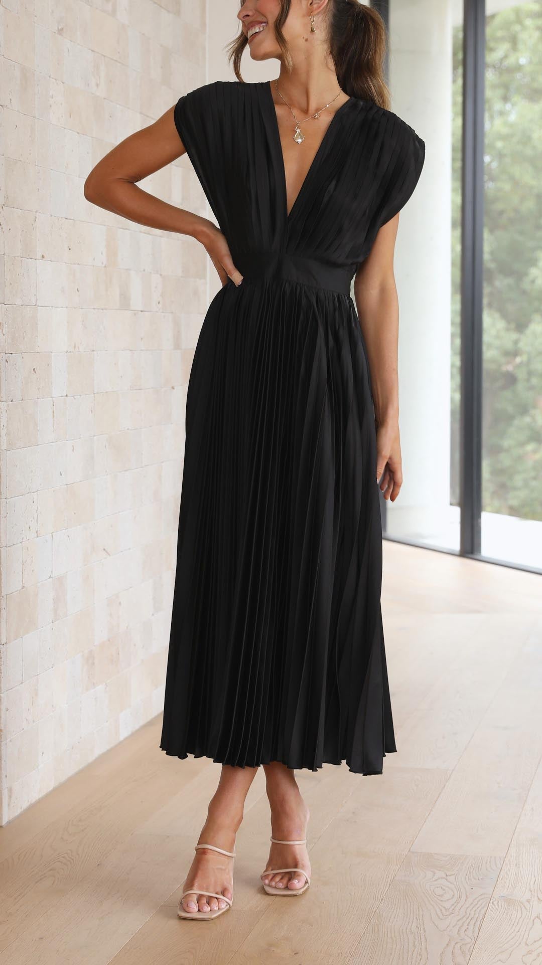 Kensley | Pleated Maxi Dress