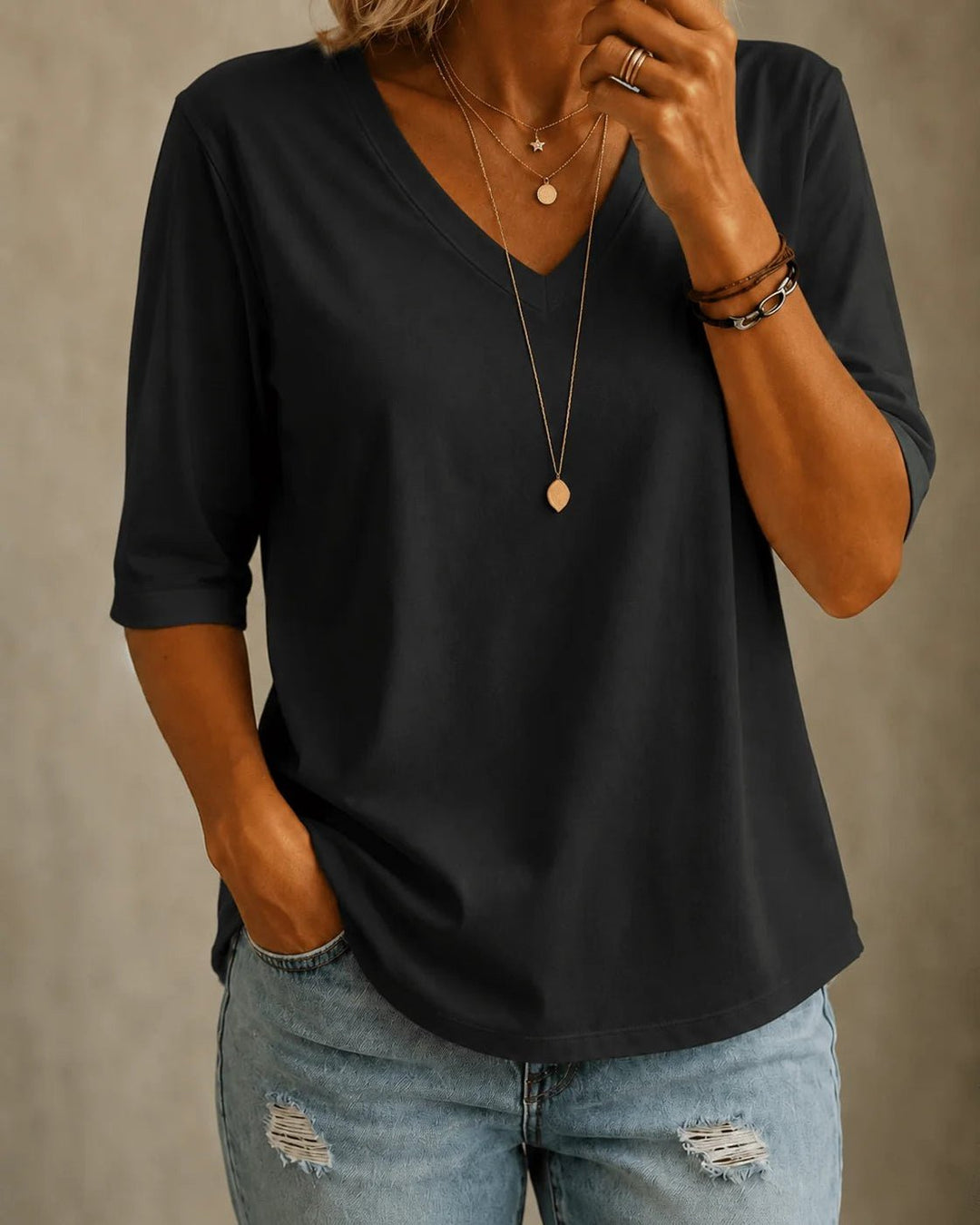Aileen | Classic V-Neck Tee